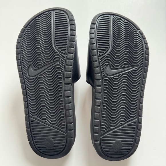 Women's Nike Benassi Jdi Sandal Black/Vivid Pink, Black/Rose Gold. Size: 5. - Picture 3 of 8